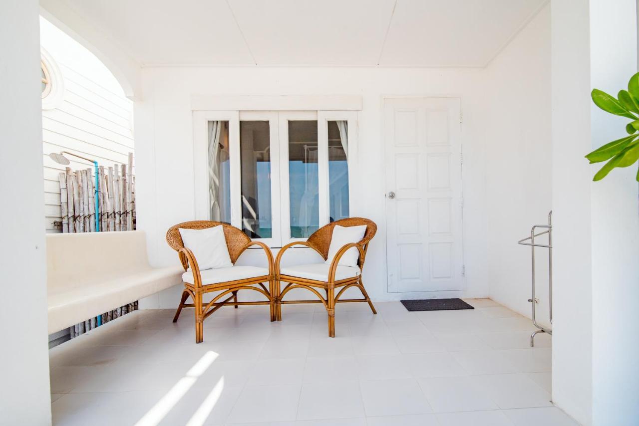 Baan Kangmung Hua Hin On The Beach Exterior photo