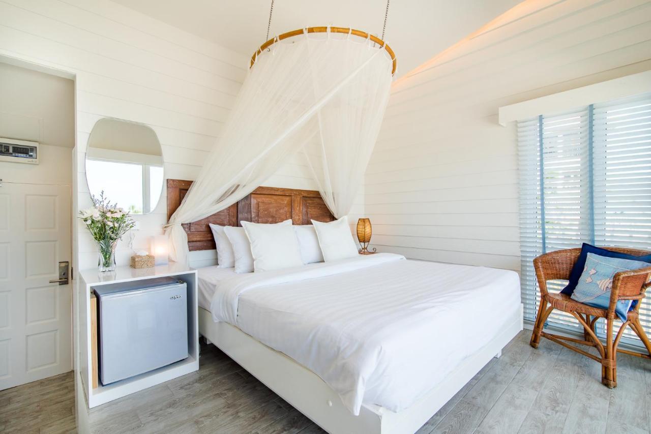 Baan Kangmung Hua Hin On The Beach Exterior photo