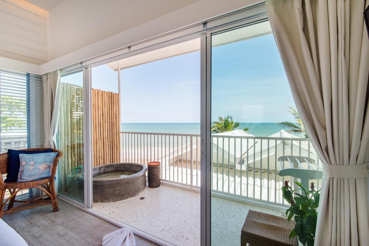 Baan Kangmung Hua Hin On The Beach Exterior photo